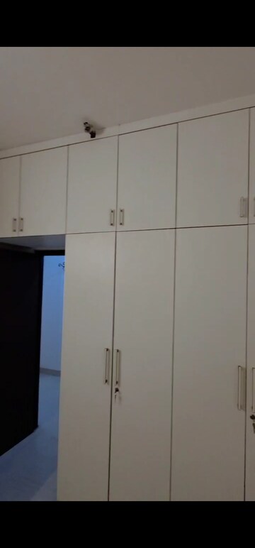 Furnished Amenities in 3 BHK Apartment at Indiabulls Centrum Park, Sector 103 – for Rent