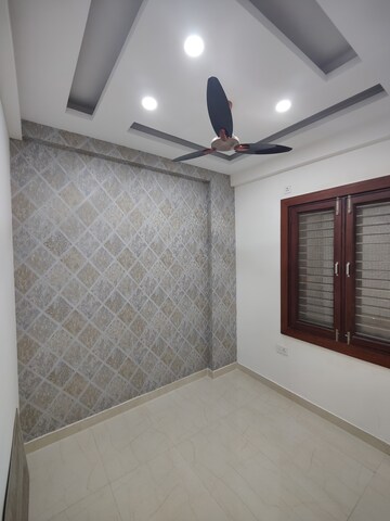 Room in 3 BHK Builder Floor at Niti Khand – for Rent