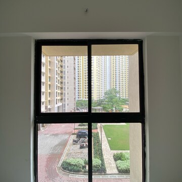 Room in 1.5 BHK Apartment at Runwal Gardens Phase 2, Kalyan Shilphata Road – for Rent