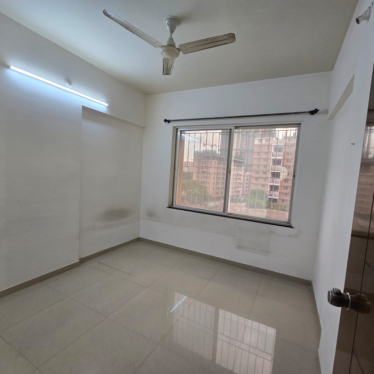 2 BHK + Extra Room Apartment For Rent in Majestique Signature Towers