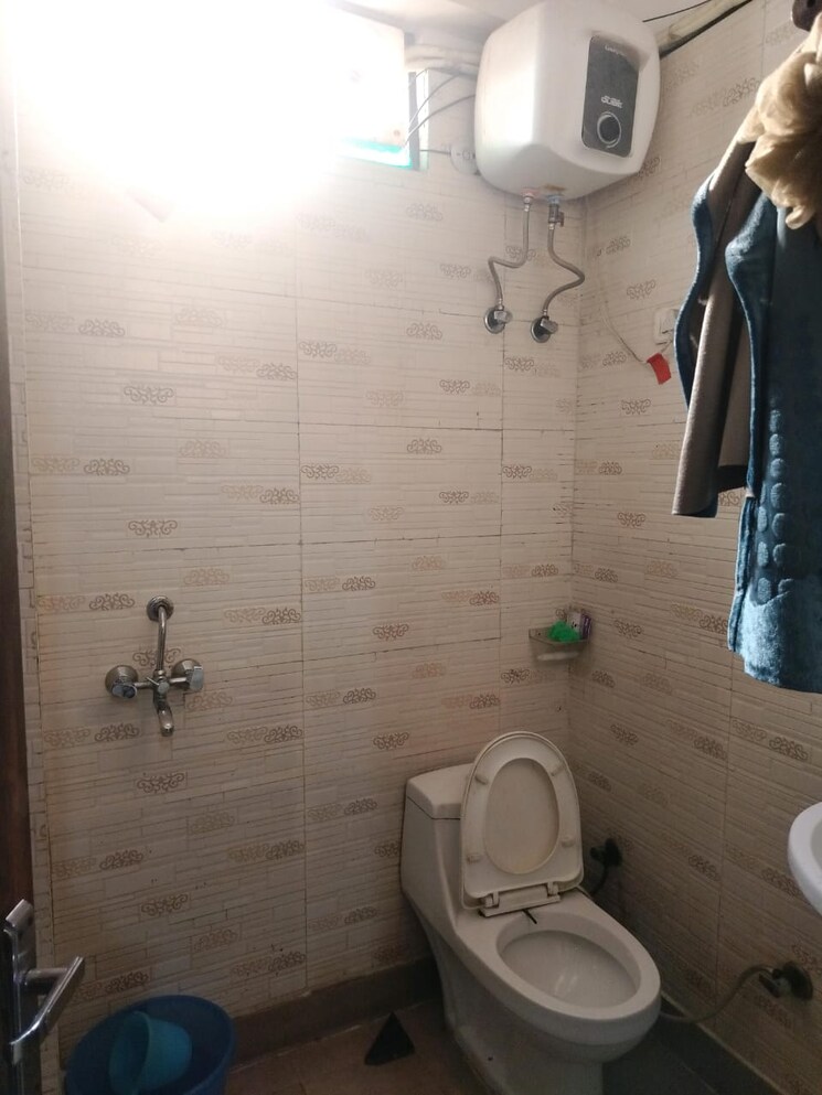Bathroom, shakti khand 3 Bedroom 1200 Sq.Ft. Builder Floor In Shakti Khand Ghaziabad 8784430