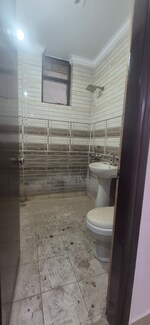 4 BHK + Pooja Room 350 Sq.Yd. Builder Floor in Green Fields Colony