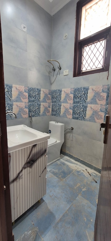 Balcony in 4 BHK Builder Floor at Green Fields Colony – for Rent