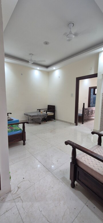 Master Bedroom in 4 BHK Builder Floor at Green Fields Colony – for Rent