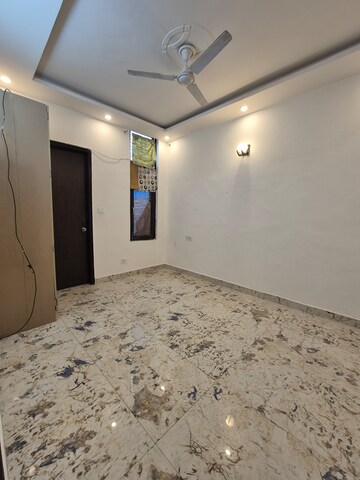 Furnished Amenities in 4 BHK Builder Floor at Green Fields Colony – for Rent