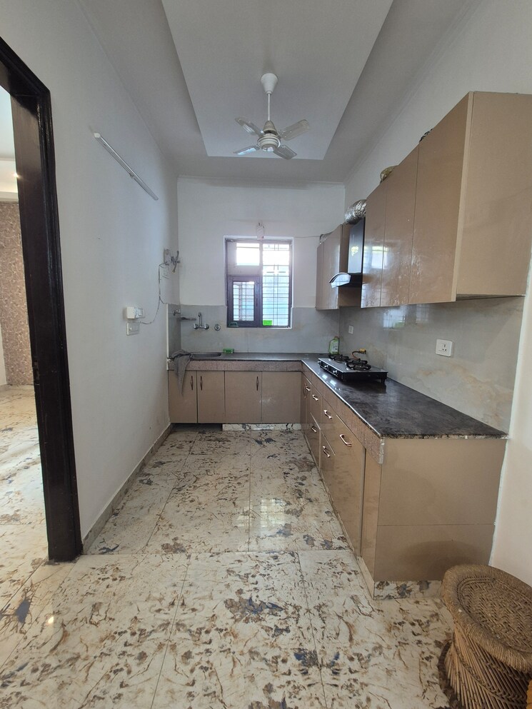 Kitchen, green fields colony 4 Bedroom 350 Sq.Yd. Builder Floor In Green Fields Colony Faridabad 8784450