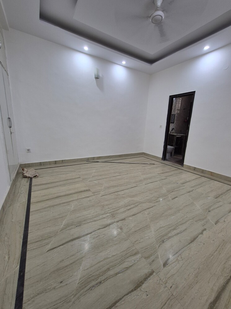 Room, green fields colony 4 Bedroom 350 Sq.Yd. Builder Floor In Green Fields Colony Faridabad 8784450