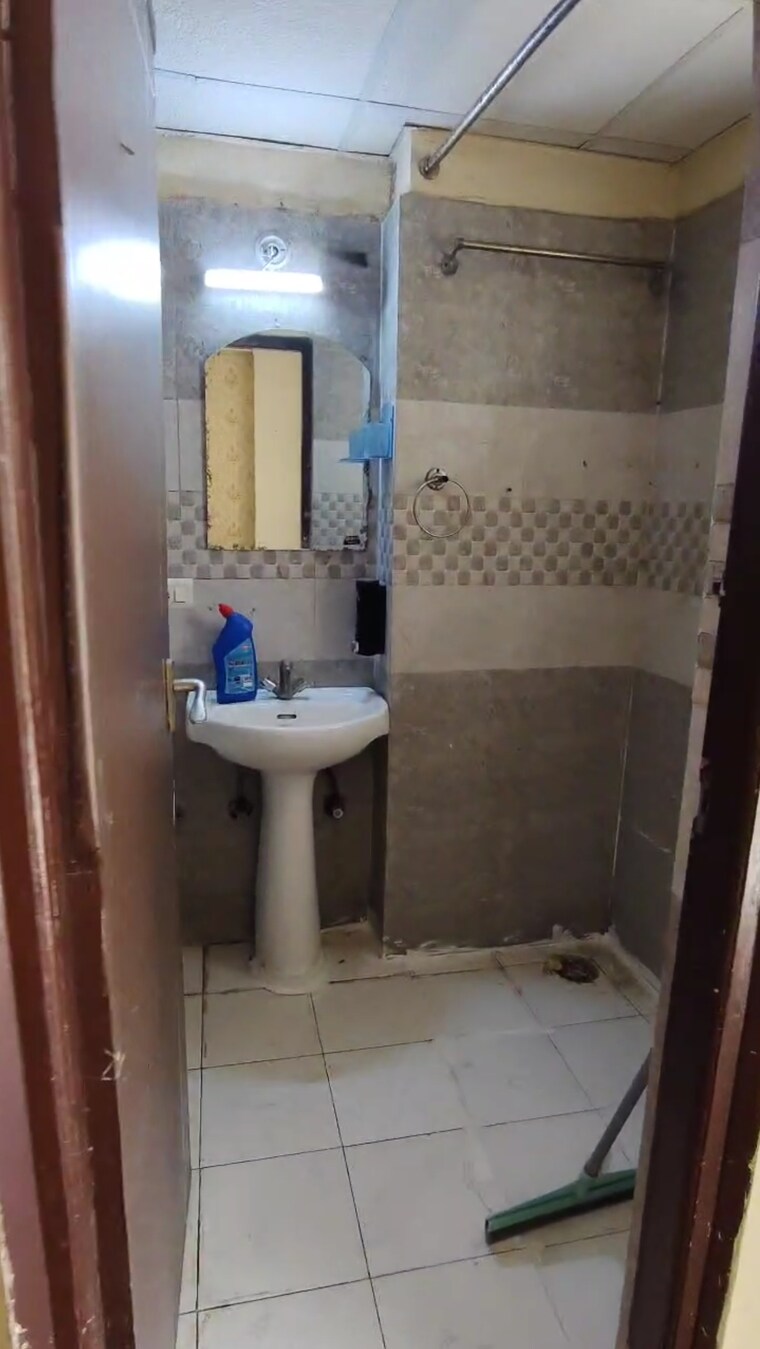 Bathroom, galaxy-royale 2 Bedroom 1060 Sq.Ft. Apartment In Gaur City 2 Greater Noida 8784525