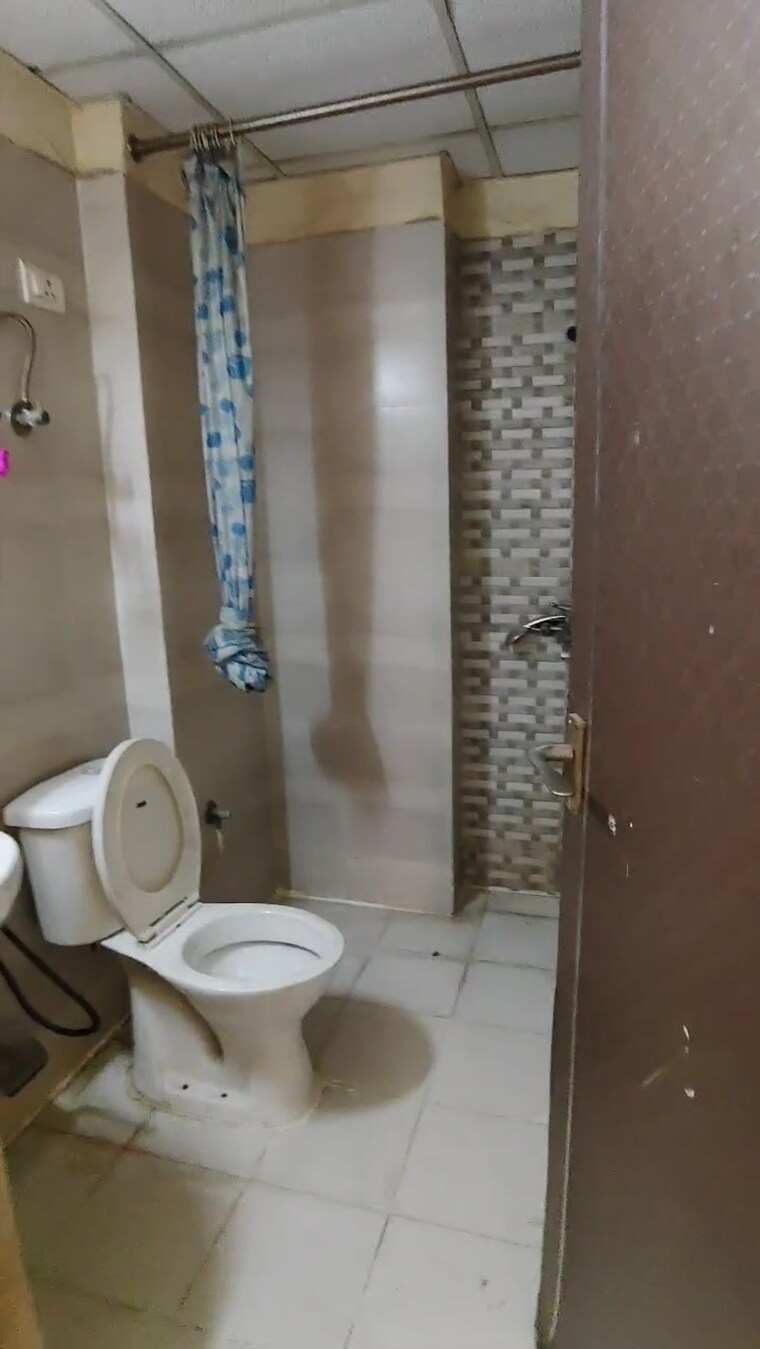 Bathroom, galaxy-royale 2 Bedroom 1060 Sq.Ft. Apartment In Gaur City 2 Greater Noida 8784525