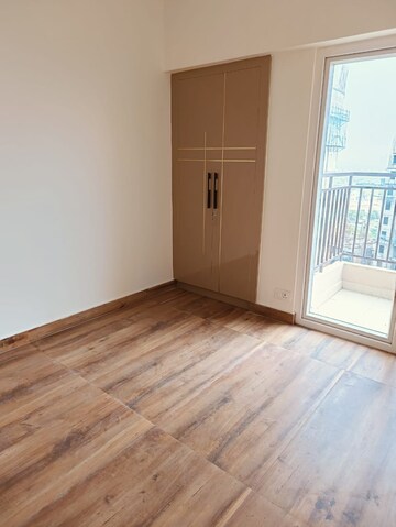 Room in 2 BHK Apartment at Ace Divino, Sector 1 Greater Noida – for Rent