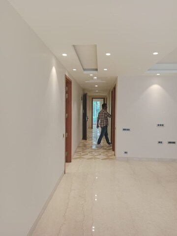 Building Lobby in 4 BHK Builder Floor at Navjeevan Vihar – for Sale