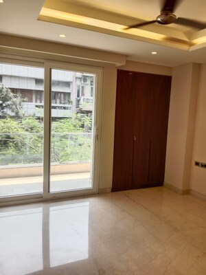 Room in 4 BHK Builder Floor at Navjeevan Vihar – for Sale