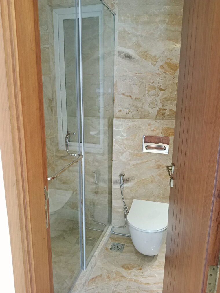 Bathroom, navjeevan vihar 4 Bedroom 1800 Sq.Ft. Builder Floor In Navjeevan Vihar Delhi 8784625