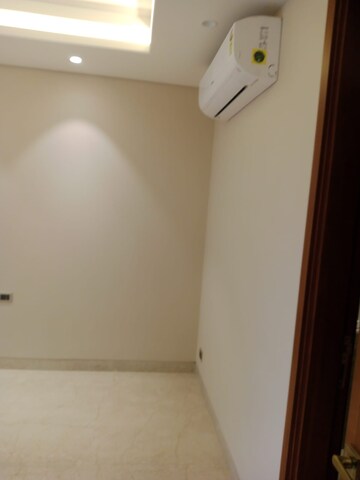 Room in 4 BHK Builder Floor at Navjeevan Vihar – for Sale
