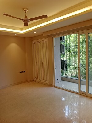 Room in 4 BHK Builder Floor at Navjeevan Vihar – for Sale