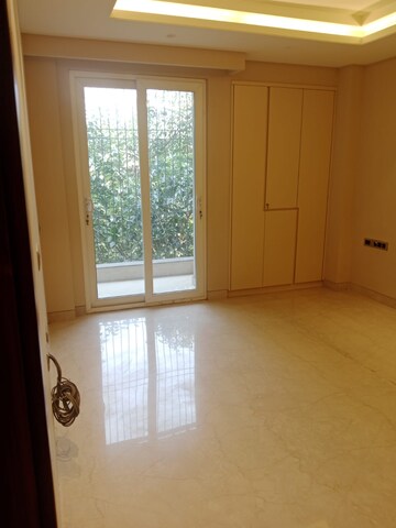 Room in 4 BHK Builder Floor at Navjeevan Vihar – for Sale