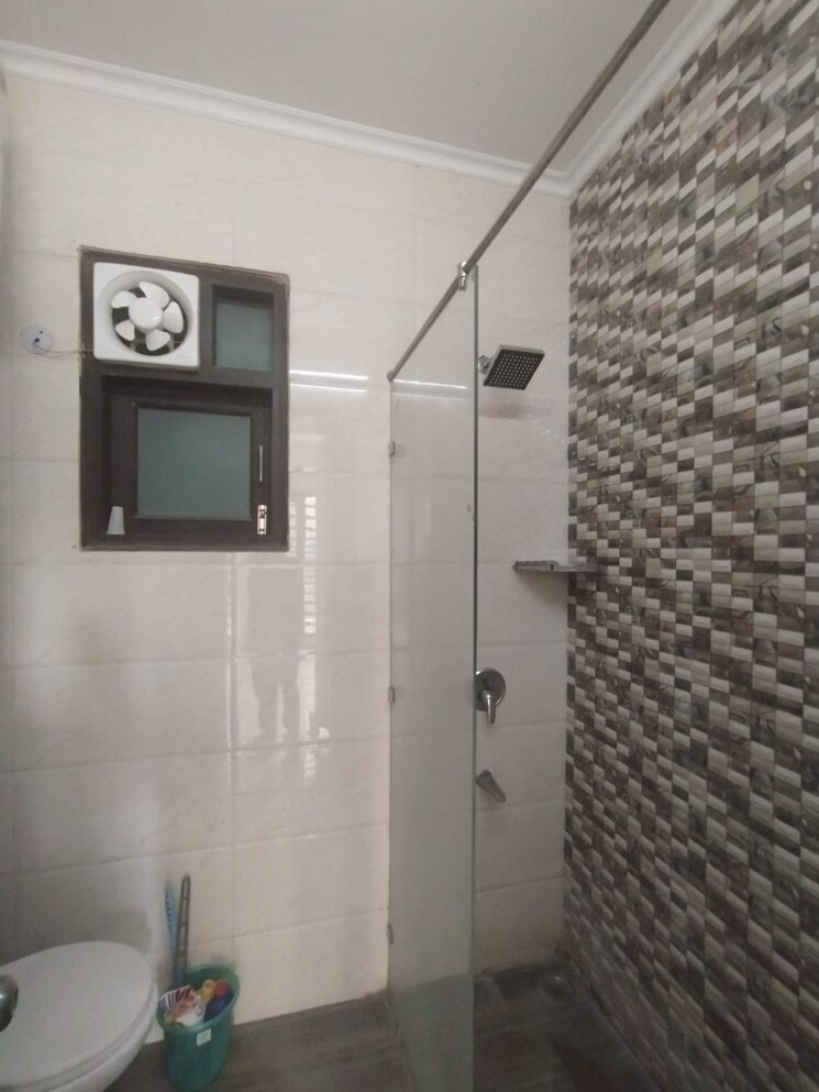 Bathroom, ireo-the-corridors 2 Bedroom 1484 Sq.Ft. Apartment In Sector 67a Gurgaon 8784635