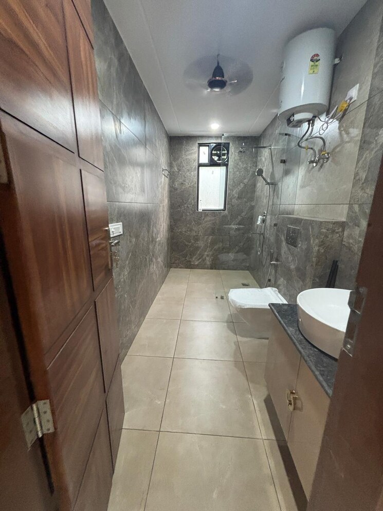Bathroom, ireo-the-corridors 2 Bedroom 1484 Sq.Ft. Apartment In Sector 67a Gurgaon 8784635