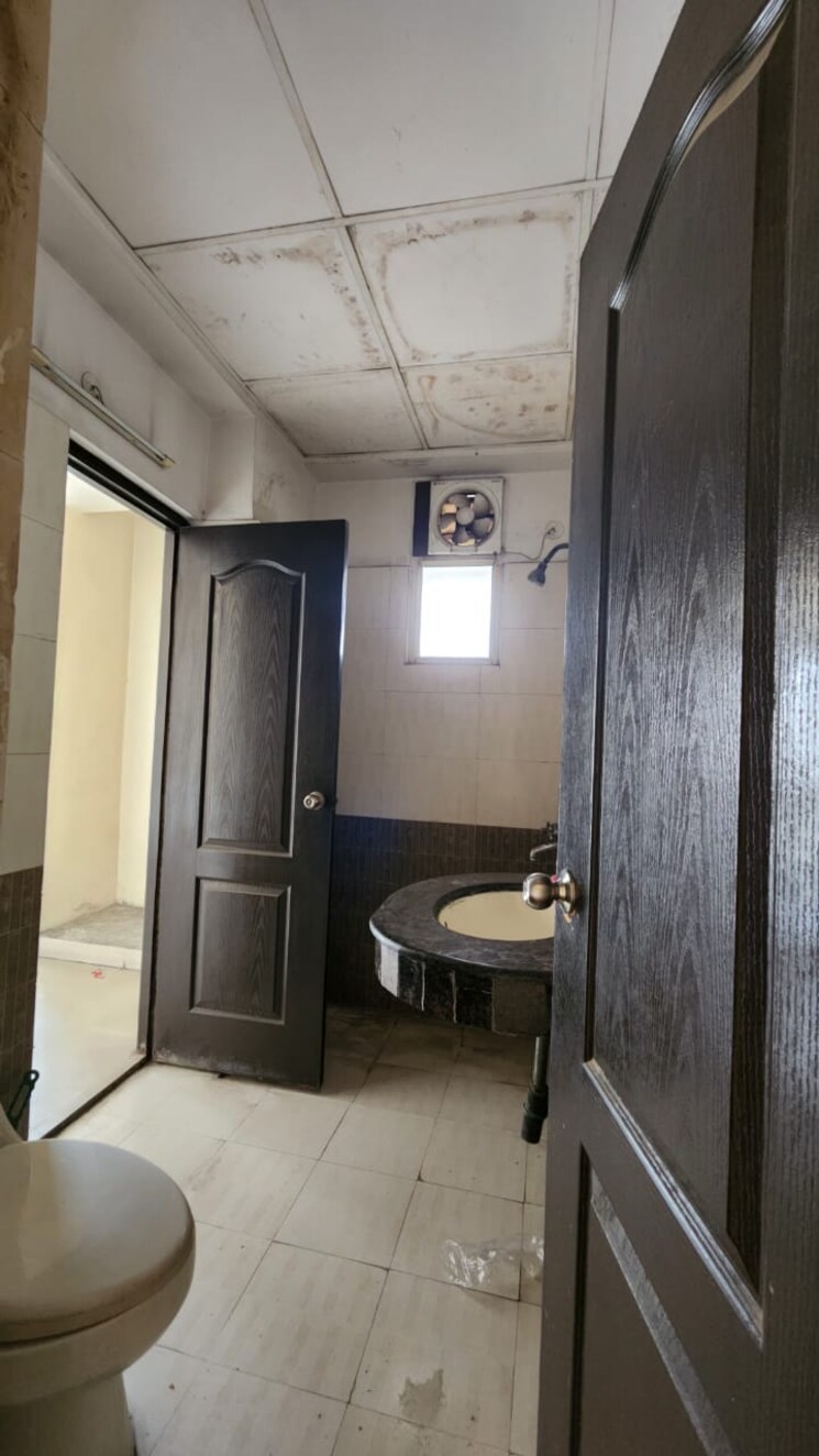 Bathroom, sethi-max-city 3 Bedroom 1850 Sq.Ft. Apartment In Vaishali Sector 9 Ghaziabad 8784653