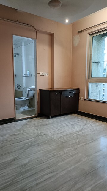 Room in 2 BHK Apartment at Hiranandani Villa Grand, Ghodbunder Road – for Rent