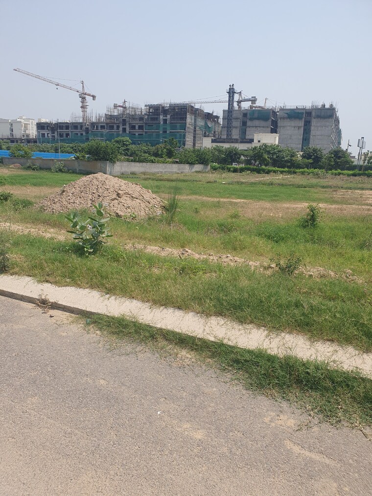 Garden, wave city  538 Sq.Yd. Plot In Wave City Ghaziabad 8784699