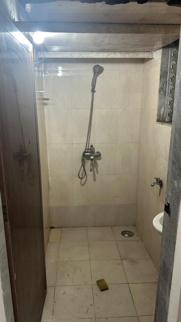Bathroom, n-g-acharya-apartment 1 Bedroom 450 Sq.Ft. Apartment In Chembur Mumbai 8784691