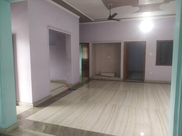 Room in 3 BHK Independent House at Siyana Road – for Rent