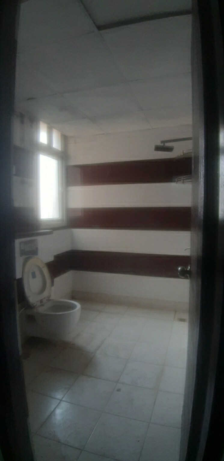 Bathroom, sethi-max-city 3 Bedroom 2025 Sq.Ft. Apartment In Vaishali Sector 9 Ghaziabad 8784713