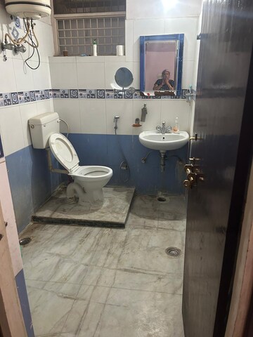 Bathroom in 2 BHK Apartment at Gomti Nagar – for Rent