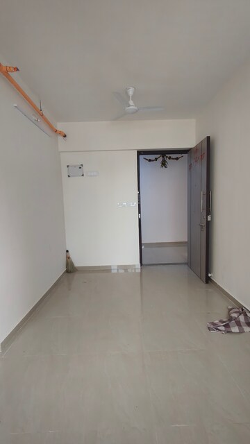 Room in 1 BHK Apartment at Satellite Garden, Goregaon East – for Rent