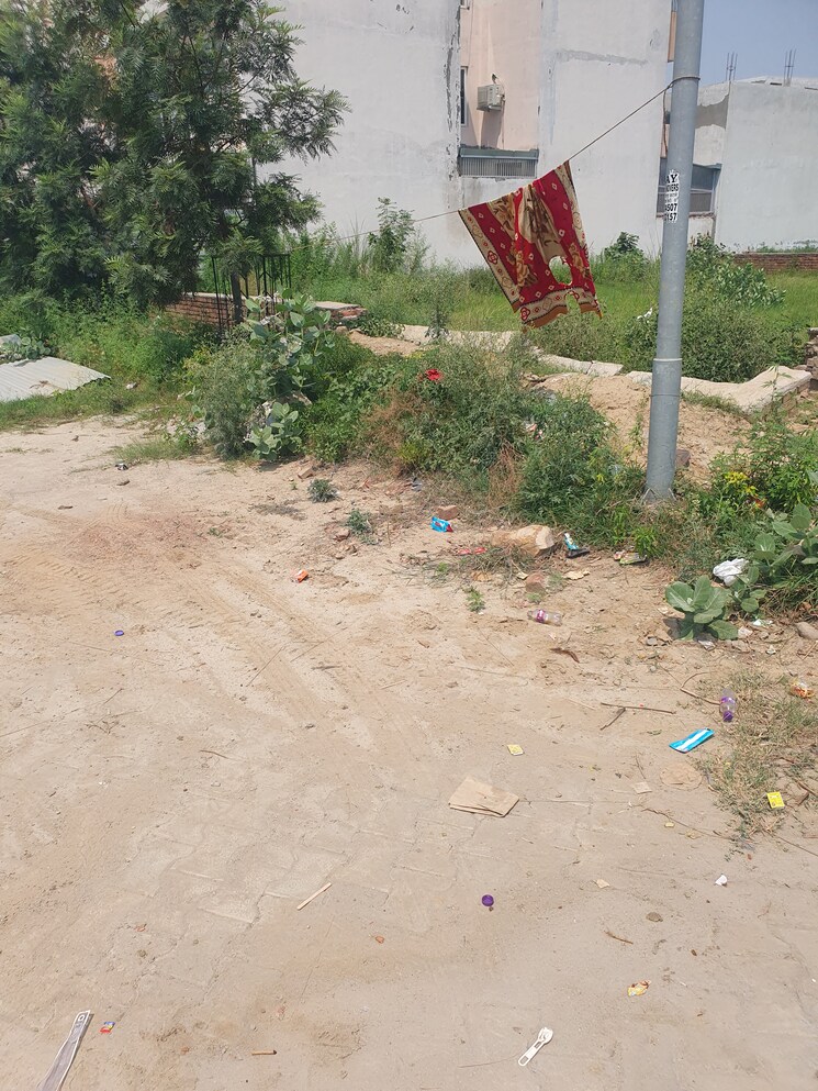 Garden, wave city  395 Sq.Yd. Plot In Wave City Ghaziabad 8784783