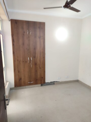 Room in 3 BHK Apartment at Supertech Ecovillage II, Sector 16b Greater Noida – for Rent