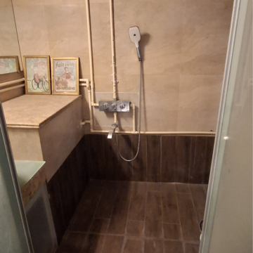 Bathroom in 2 BHK Apartment at Venus Apartments Worli, Siddharth Nagar – for Rent