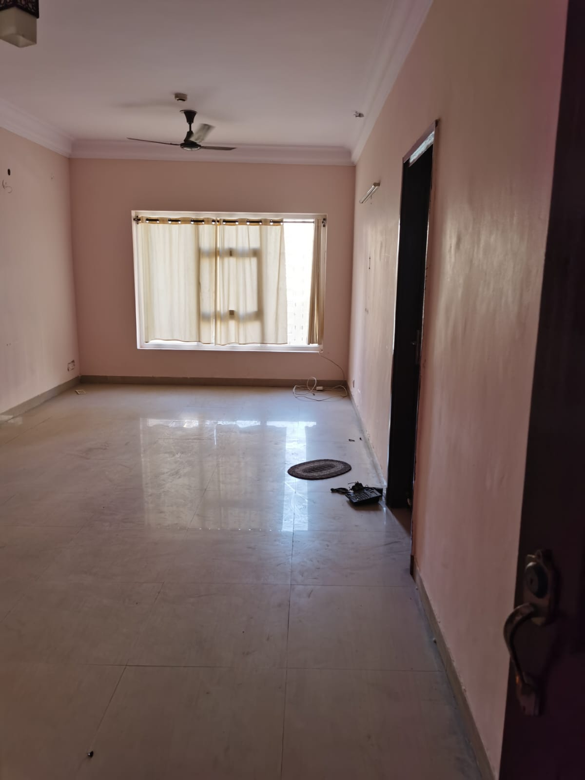3 BHK Apartment For Sale in Paramount Floraville