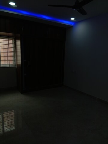 Furnished Amenities in 3 BHK Apartment at Manikonda – for Rent
