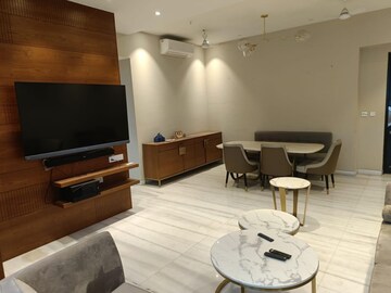 Team Area in 3 BHK Apartment at Indiabulls Blu, Worli – for Rent