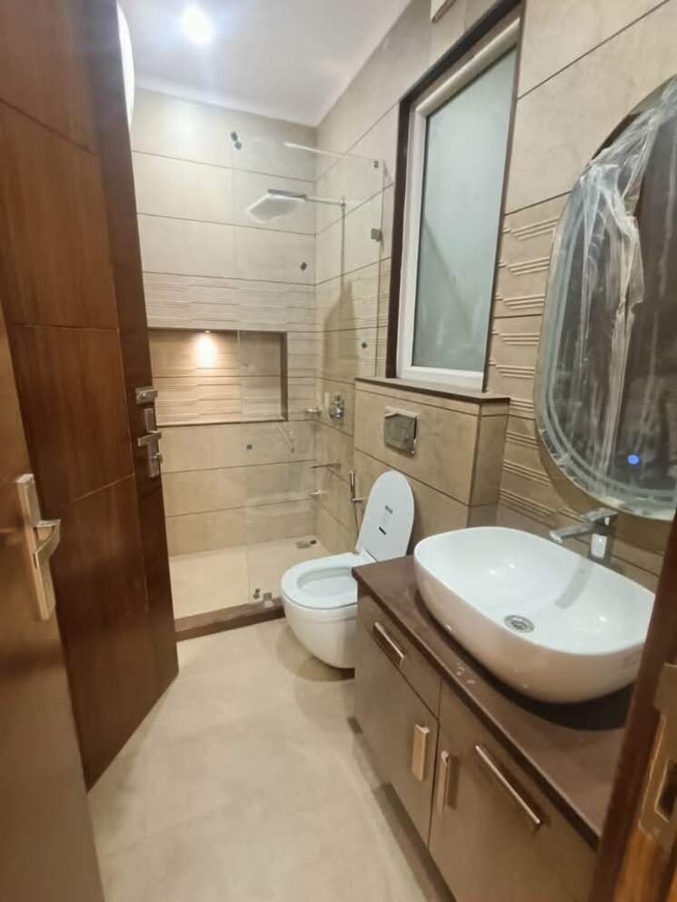 Bathroom, saket 3 Bedroom 1500 Sq.Ft. Builder Floor In Saket Delhi 8784848