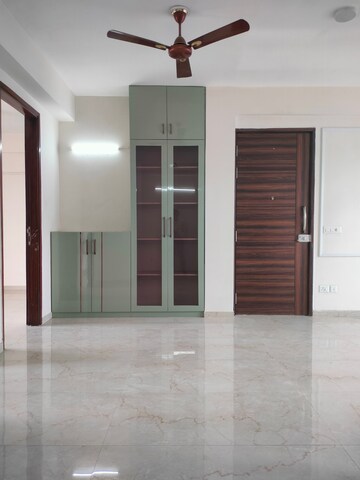 Room in 2 BHK Apartment at Smart World 79, Sector 79 – for Rent