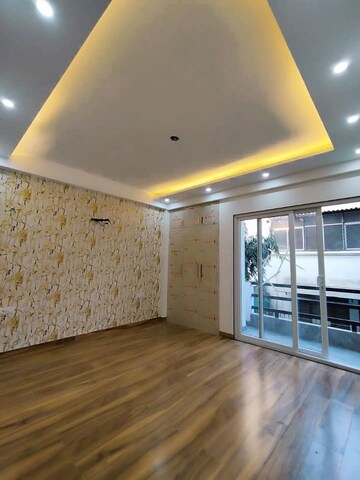 Room in 4 BHK Builder Floor at Saket – for Rent