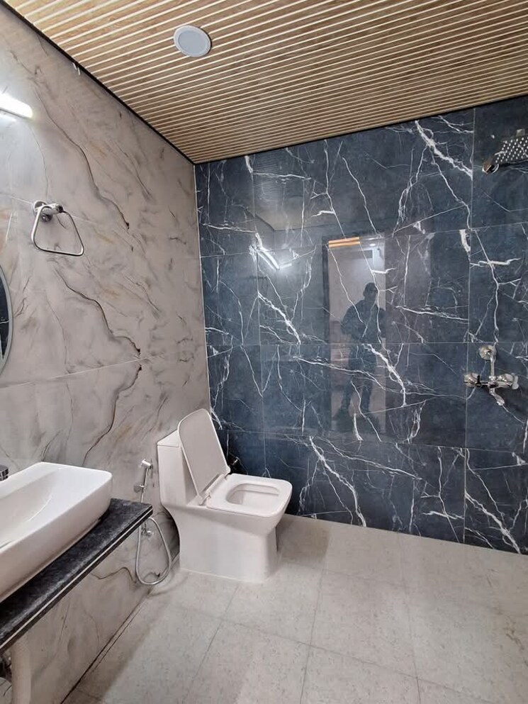 Bathroom, saket 3 Bedroom 1500 Sq.Ft. Builder Floor In Saket Delhi 8784886