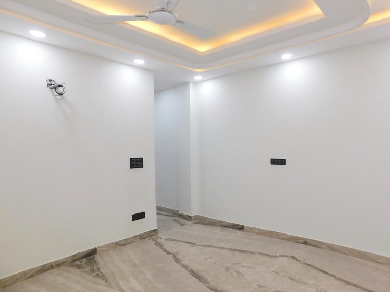 Room, sector 29 2.5 Bedroom 2250 Sq.Ft. Builder Floor In Sector 29 Faridabad 8784896