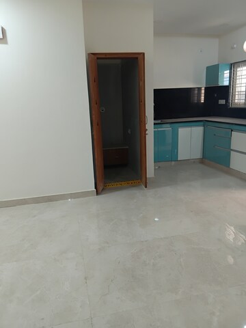Furnished Amenities in 3 BHK Apartment at Manikonda – for Rent