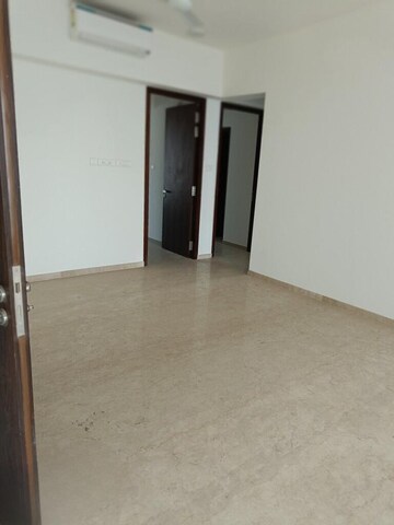 Room in 3 BHK Apartment at Raheja Imperia, Worli – for Rent