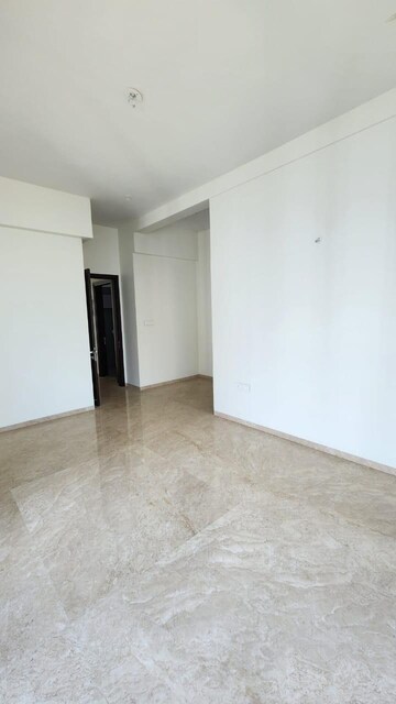 Room in 3 BHK Apartment at Raheja Imperia, Worli – for Rent