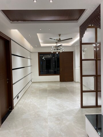 Room in 3 BHK Builder Floor at Sushant Lok 3, Sector 57 – for Sale