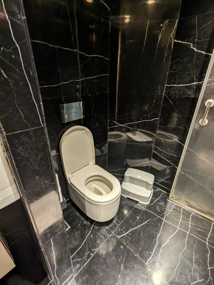 Bathroom, lodha-the-world-towers-world-one-tier-2 3 Bedroom 2250 Sq.Ft. Apartment In Worli Mumbai 8784960