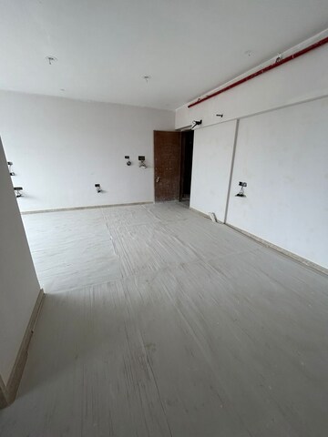 Room in 3 BHK Apartment at Mayfair Apartments, Khar West – for Rent