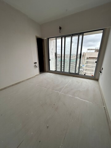 Room in 3 BHK Apartment at Mayfair Apartments, Khar West – for Rent