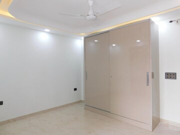 Room in 3.5 BHK Builder Floor at Sector 19 – for Sale
