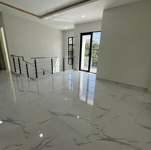 Building Lobby in 3.5 BHK Builder Floor at Sector 33 – for Sale